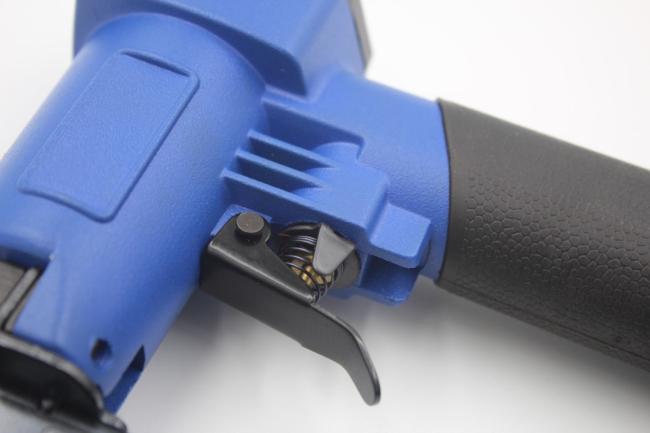 Top-Rated Durable 22gauge Fine Crown Air Pneumatic Staple Gun Air Stapler 7116 for Furniture Decoration