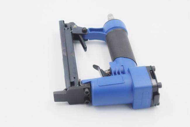 Top-Rated Durable 22gauge Fine Crown Air Pneumatic Staple Gun Air Stapler 7116 for Furniture Decoration
