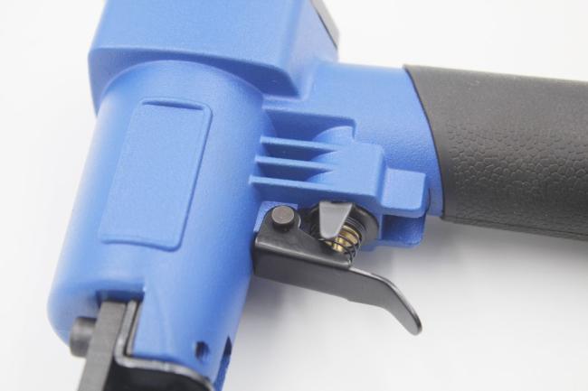 Top-Rated Durable 21 Gauge Fine Crown Air Pneumatic Staple Gun Air Stapler 8416 for Furniture Decoration