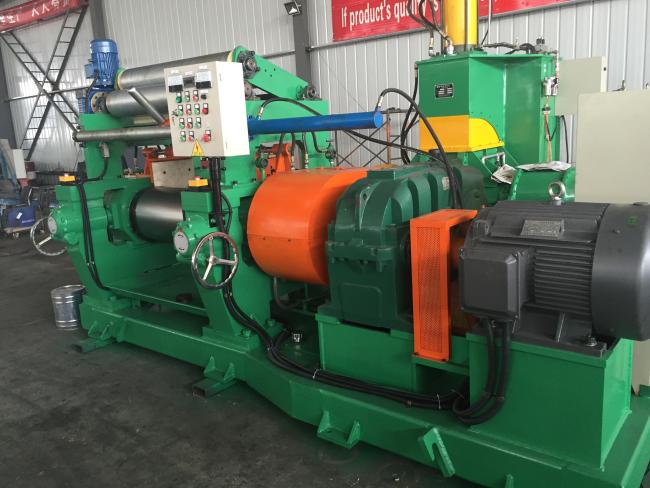 Rubber mixing mill gear system
