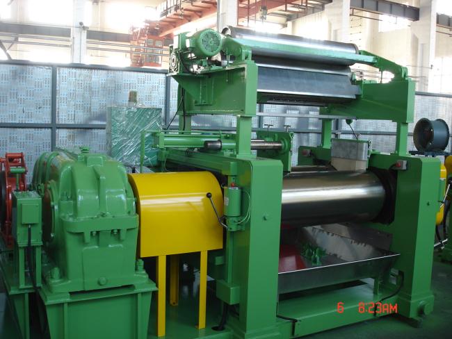 Rubber mixing mill component