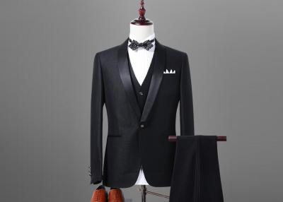 中国 ふち飾りのイタリア様式をステッチする小型メンズによって合われる黒い結婚式のスーツのショールの折りえりのサテン 販売のため