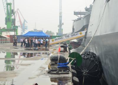 中国 保護海洋の横浜ロープの網をつなぐボートの空気のゴム製 フェンダー 販売のため