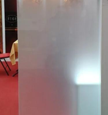 China Artistic/Milk-White Frosted Glass Used for Shower Room Partition with Fine Privacy en venta