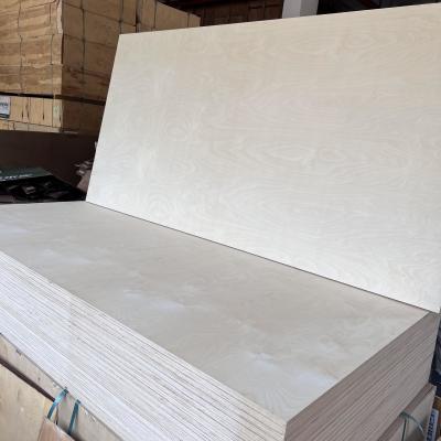 China Mildewproof Hardwood Faced Plywood For Furniture UV Resistant for sale