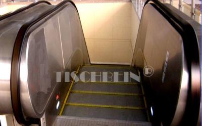 China Escalera mecánica resistente de gran flujo de pasajeros 30 ° 35 ° Inclinación 3 lados 304 St St Outercladding para supermercado Hospital en venta