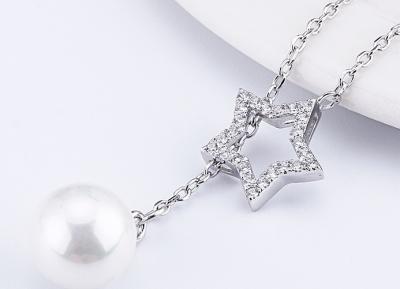 China A colar de imitação do laço da pérola da forma com prata esterlina pavimenta a estrela do diamante à venda