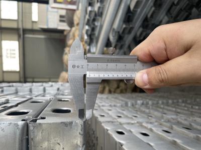 China Decking perforado del andamio de la seguridad del metal de la cubierta del desplome del andamio en venta