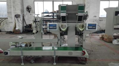 China Máquina de ensacar semi automática profesional de la grava/del mármol con la banda transportadora en venta