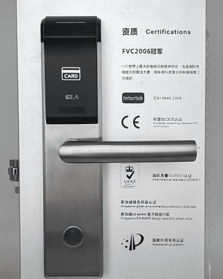 China Cerradura de puerta inteligente de plata RFID / 304 de acero inoxidable Cerraduras de puerta de hotel con lector de tarjetas en venta