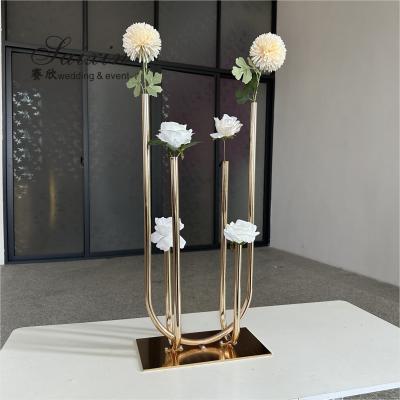China Tall Aisle Wedding Flower Stand Decorative Gold Metal Flower Holder for sale