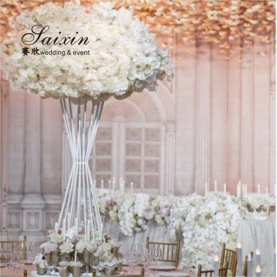 China Outdoor Wedding Flower Stand Metal Floral Arrangement Stand White Geometric Trumpet for sale