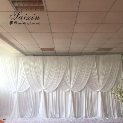中国 New design double drape white cloth curtains cross valance for wedding Decorative backdrop 販売のため