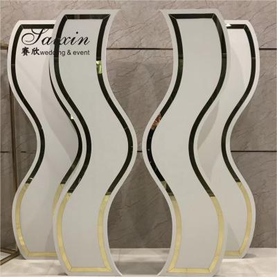 中国 Unique design curve 4 pcs set acrylic stand for wedding stage decoration 販売のため