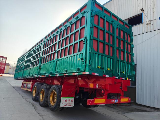 Animal Transport Cattle Fence Semi-Trailer Livestock Transporter 3-Axis Fence Cargo Semi-Trailer
