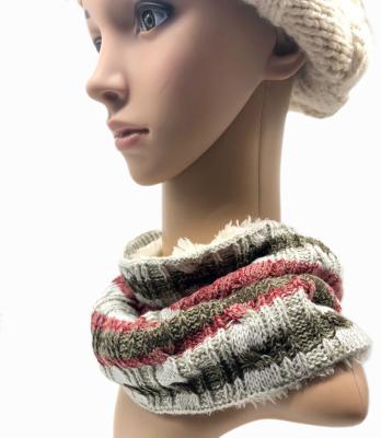 中国 ボタンの装飾が付いている混合物ケーブルの羊毛の層のスカーフの女性マフラーのスカーフ 販売のため