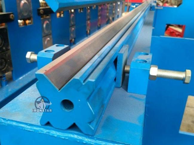 Roll forming machine