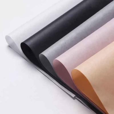 China anti tecido de papel do vestuário do envolvimento Eco da roupa da onda 50gsm à venda