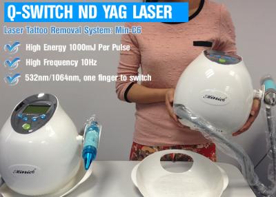 China 1064nm Nd YAG Laser-Maschine Q geschaltet, Tätowierungs-Laser-Abbau-Ausrüstung zu verkaufen