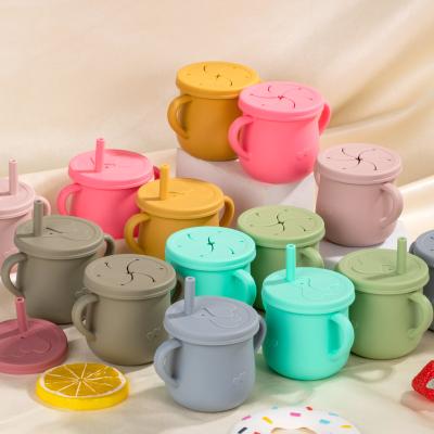 Китай 7.4х4.3х1.2 дюймовые детские кормлящие инструменты, многоцветные силиконовые чашки и соломинка продается