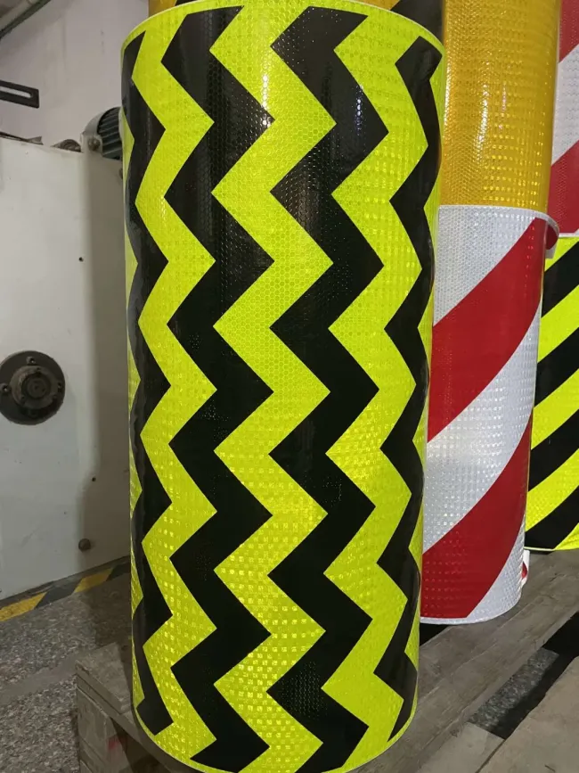 Inventory Traffic Safety Reflective PVC Film Engineering Grade Super Diamond Grade