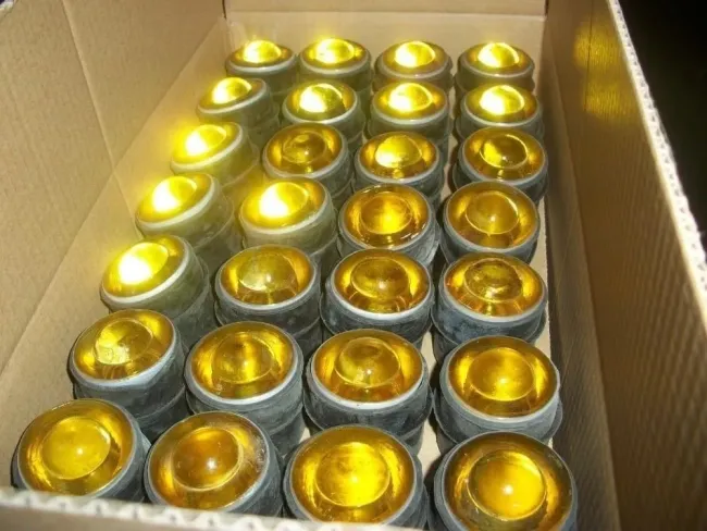 360 Degree Reflective Glass Road Stud Tempered Cat Eye Road Stud for Highway and Landscape Pathway Safety