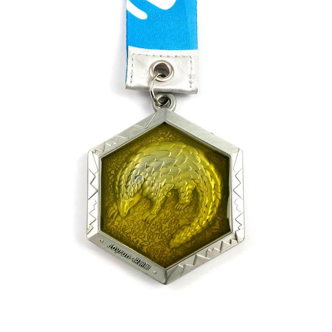 3D-Transparent-enamalled-10K-Finisher-Medal-for-Wild-online-Run-(2)
