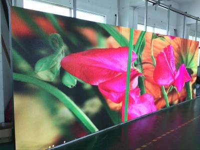 China Pantalla publicitaria digital interior de la pantalla LED de los productos comerciales de la pantalla a todo color interior P5 HD del RGB SMD LED ultrafina en venta