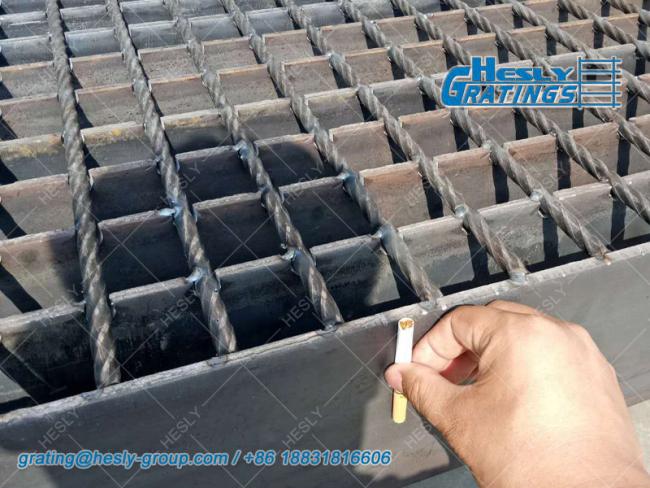 China Heavy duty steel grating