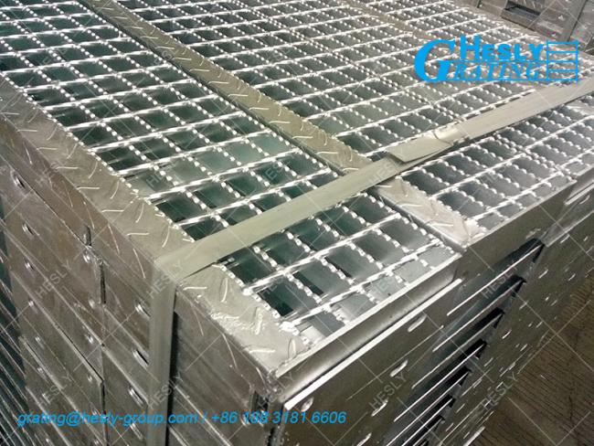 HESLY STEEL GRATING STAIR TREADS