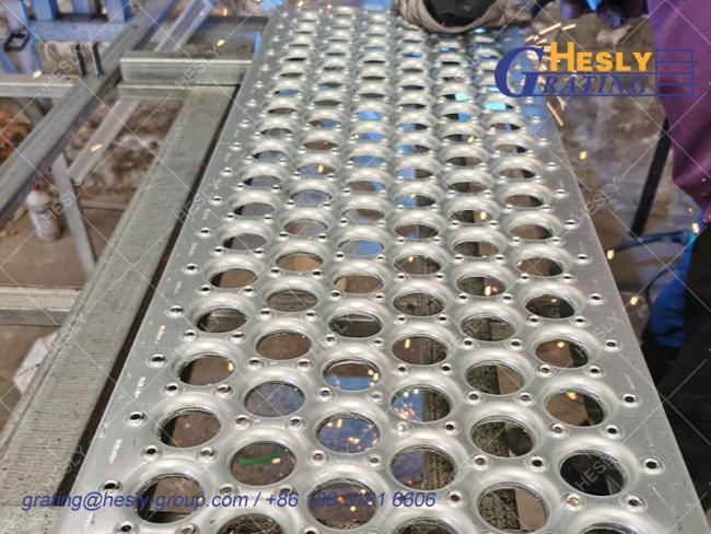 Perf-O grip safety grating