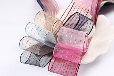 Chine Ruban d'organes en polyester à lignes dorées de 10 mm à 25 mm pour l'emballage des cadeaux et des boîtes à vendre