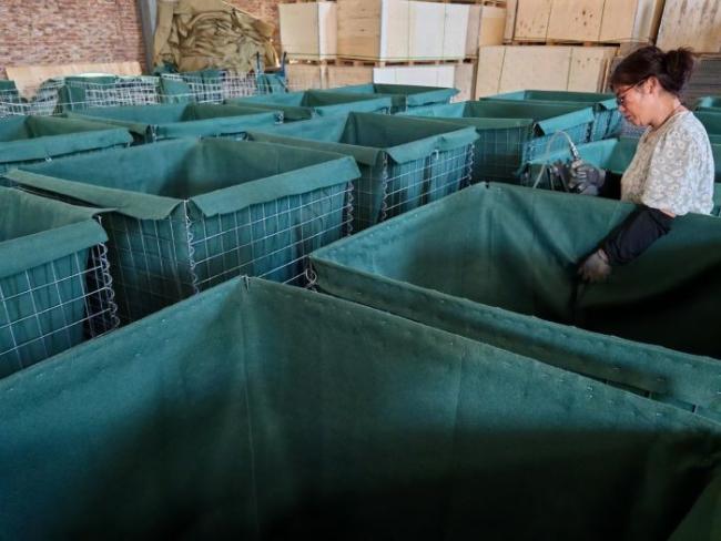 Economic itary Barriers with Customizable Spiral Distances and Heavy Duty Fabric Coating