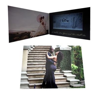 China Tarjeta de felicitación video modificada para requisitos particulares de la boda del libro de Digitaces MEMORIAS video del folleto del regalo de 7 pulgadas IPS lcd en venta