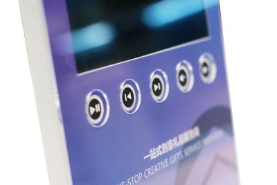 Cina Tempo di ricarica da 1 ora a 2 ore Display video POS in stile personalizzato per colore personalizzato in vendita