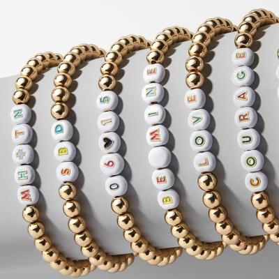 Chine Lettre initiale adaptée aux besoins du client de bracelets faits main de perles de charme de mode à vendre