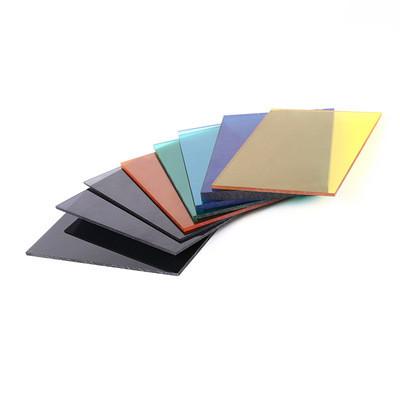 Chine Couches de toiture en polycarbonate solide à revêtement dur Panneaux 2 mm 3 mm 5 mm à vendre