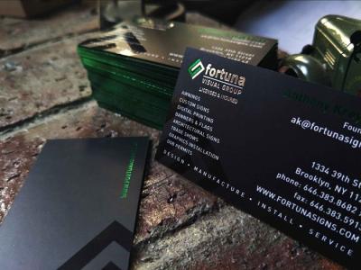 China Green Foil Edge Printing Business Cards 700 Gsm Art Paper With Matte Lamination for sale