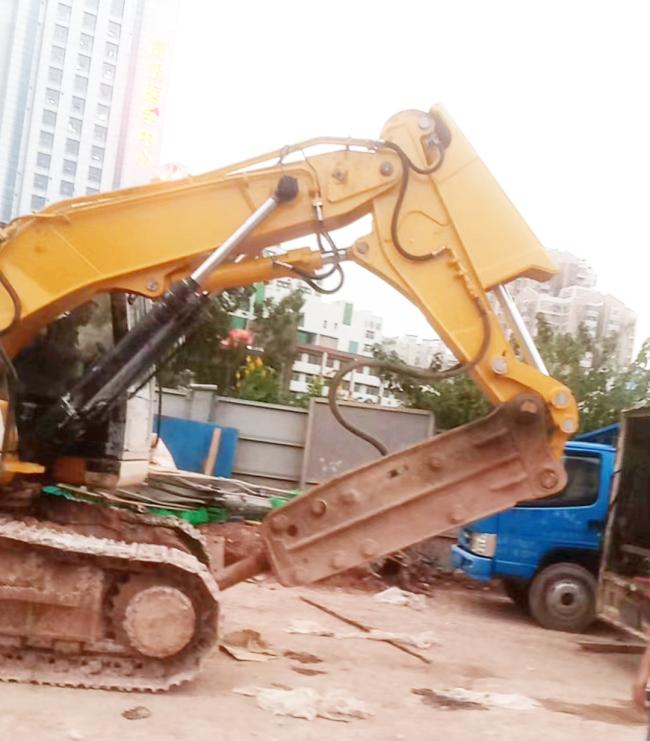 Excavator tunnel arm overview showing compact design