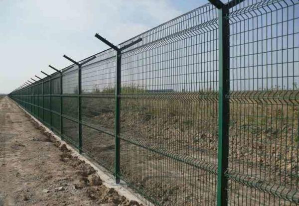 Quality Anping  Yuanmai  Line Post 60*2mm  Galvanized   and   power  coated  Airport Perimeter Fencing High Security for sale