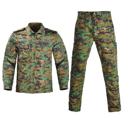 China Multi-Pocket Tactical Camouflage Clothing Fine Twill Fabric Cotton blend for sale