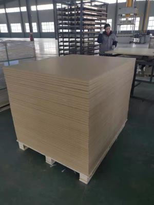 China Tablero incombustible no tóxico de la chimenea 5MPa, tablero durable de la vermiculita para las hornillas de madera en venta