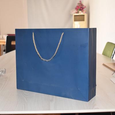 China UV Coating Luxury Paper Carrier Bags CMYK Wedding Paper Gift Bags for sale