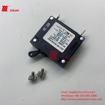 China 15A Circuit Breaker Protector Toggle Reset AC DC Marine Circuit Breaker Current Overload Protector For Vehicles à venda
