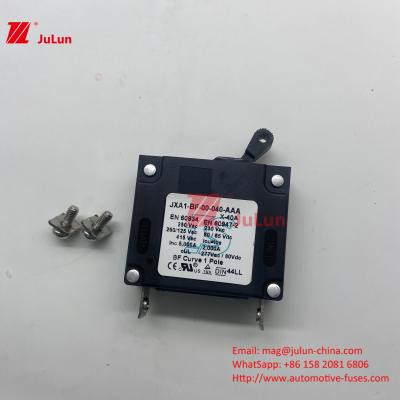 中国 20A 25A  15A 30A Circuit Breaker Protector Current Overload Toggle Reset AC DC Marine Circuit Breaker 販売のため