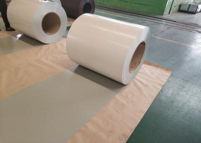 Chine La largeur de JIS G3312 1000mm a enduit les bobines d'une première couche de peinture en acier de couleur à vendre