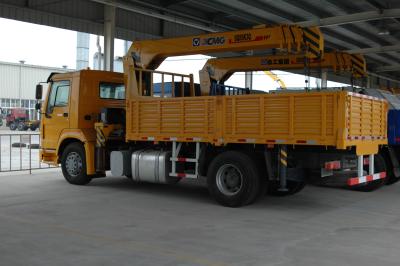 China Mini 4x2 5 Ton Truck Mounted Hydraulic Crane , Telescopic Mobile Crane ZZ116M4611W Chassis for sale