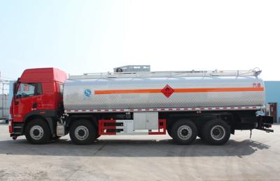 China Capacidade do caminhão de petroleiro 30cbm do óleo do aço carbono FAW J6 8x4 uma garantia do ano à venda