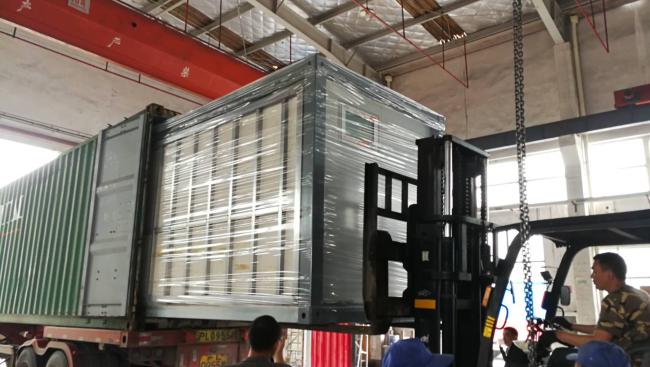 Grande expanding shipping container home transport