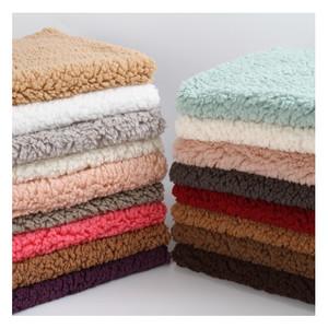 China 100% Polyester Fabric Fleece Brushed Fabric Polyester Berber Fleece Sherpa Fabric en venta
